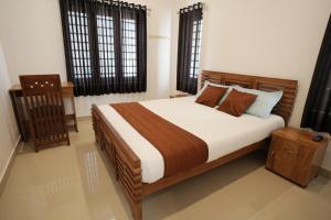 a bedroom with a large bed in a room at Budget Appartments Thekkady in Thekkady