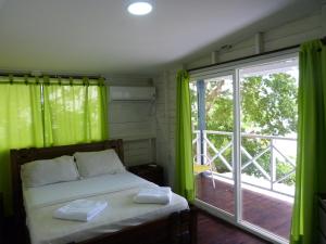 Ένα ή περισσότερα κρεβάτια σε δωμάτιο στο Sunset Hotel
