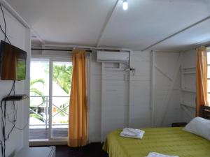 Ένα ή περισσότερα κρεβάτια σε δωμάτιο στο Sunset Hotel