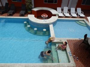 Πισίνα στο ή κοντά στο Sunset Hotel