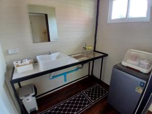 a bathroom with a sink and a mirror at Panan Homestay Kohpu in Ban Na