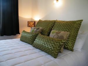 Ένα ή περισσότερα κρεβάτια σε δωμάτιο στο 3 & 4 Bedroom Holiday Houses Central Picton
