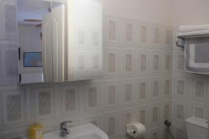 a bathroom with a sink and a mirror on the wall at Eviali Apartments in Límni +66 photos