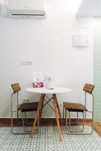 a table and two chairs in a room at Cabernet Sauvignon - Harbor's Light in Villajoyosa +15 photos