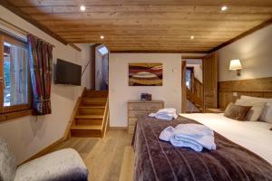 Gallery image of Chalet Cristalliers - 5 Bedroom luxury chalet in central Chamonix with log fire and hot tub in Chamonix