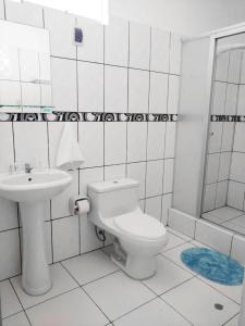 Nauti-k Beach Hotel tesisinde bir banyo