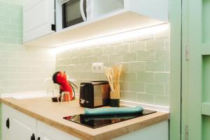 a kitchen counter with a toaster and a microwave at Prieto Picudo - Harbor's Light in Villajoyosa