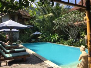 Swimmingpoolen hos eller tæt på Villa Jati Mangsit