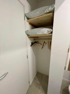 a small room with a bed on a shelf at L'Escale, Studio cosy 15m2 avec vue mer, idéal couple - Ault in Ault