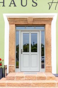 a white door in front of a building at Gästehaus Hopfenperle in Spalt +14 photos