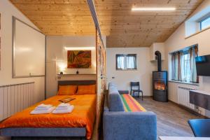 a bedroom with a bed and a couch in a room at L' Abbraccio in Caiolo