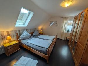 a small bedroom with a bed and a window at Ferienwohnung Eiernest in Briedeler Heck