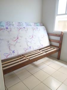 a bed with a blanket on top of it at Casa Laguna in Laguna