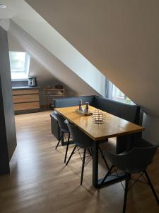 a dining room with a wooden table and chairs at Ferienwohnung Frers in Rallenbüschen