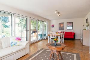 a living room with a couch and a table at Gardenia-Altach, 2-4 P, Küche, Garten, Terrasse, Parkplatz, Wifi, Ski Stellplatz in Altach
