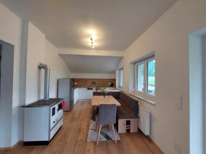 a small kitchen with a table and a stove at Ferienhaus Skarbina in Zell-Pfarre