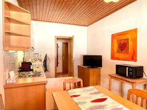 a kitchen and dining room with a table and a counter at Ferienwohnungen Pernull in Waidegg