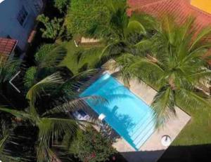 an overhead view of a swimming pool with palm trees at Casalapraia in Caraguatatuba +96 photos