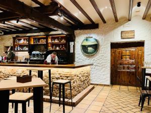a man standing at a bar in a restaurant at Cella del Palancar in Motilla del Palancar