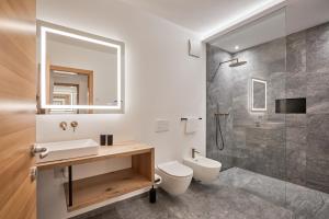 a bathroom with a sink and a toilet and a shower at Gapphof in Lagundo