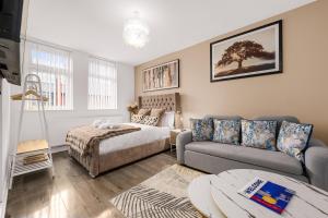 a living room with a bed and a couch at Prestige MCR Retreat - Close to City Centre-Etihad Stadium - sleeps 11 in Manchester