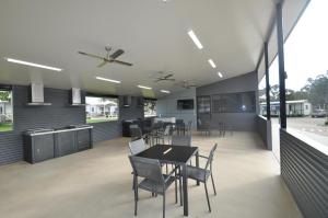 Majoituspaikan BIG4 Riverside Swan Hill baari tai lounge-tila