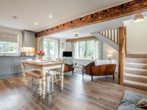 a kitchen and living room with a table and a dining room at 2 Bed in Fordingbridge oc-96127 in Godshill