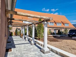 a building with a row of columns in front of a building at Apartment "Storch" in Wehlenberg