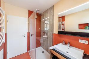 a bathroom with a sink and a shower at Apartment mit Terrasse "Traumhopfen" in Spalt +14 photos