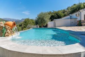 a swimming pool with a water fountain at El Acebuchal de Ubrique in Ubrique