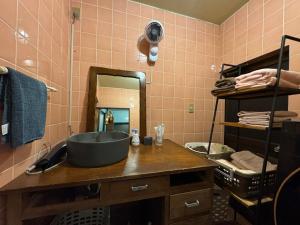 a bathroom with a sink and a mirror at ゲストハウス虎のいえ in Sukumo +18 photos
