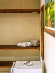 a shelf in a kitchen with towels on it at Vila Sancar Pousada in Lençóis