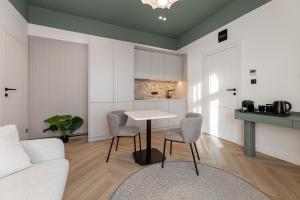 a kitchen and living room with a table and chairs at Catalog Boutique Rooms Debrecen in Debrecen +66 photos