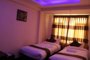 Rúm í herbergi á Hotel Gallery Nepal