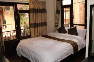 Rúm í herbergi á Hotel Gallery Nepal