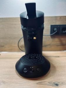 a black blender sitting on top of a table at Apartment Timeout in Welschbillig