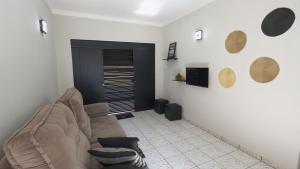 a living room with a couch and a fireplace at Jahu Center Lodge in Jaú