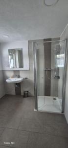 a bathroom with a shower and a sink at Ilo's Zimmervermietung in Stadtallendorf +6 photos