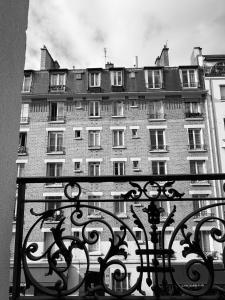 a black and white photo of a large building at Hôtel de L'Esperance in Paris