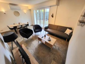 a living room with a couch and a table at Sasseres Appart Souplex 6 pers Extérieur in Argelès-Gazost