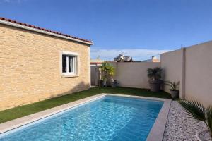 a swimming pool in the backyard of a house at Maison individuelle piscine extérieure in Port-Saint-Louis-du-Rhône
