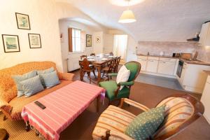 a living room with a couch and a table at Ferienwohnung Ottmanach Josefhof in Pischeldorf