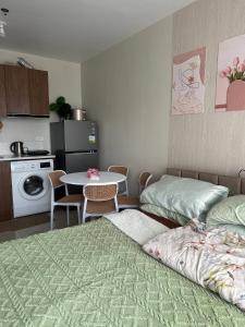 a room with a bed and a table and a kitchen at Saekyung 301-1603 in Concepcion