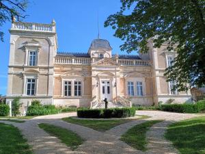 an old mansion with a tree in front of it at Villa Paignon Gite in Montbron
