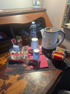 a table with a coffee maker and a tea kettle at B&B Filomena in Santa Giusta