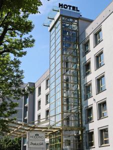 a hotel with a sign on top of it at Hotel Moderno Poznań in Poznań