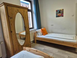 a dressing room with a mirror and a bed at Wohnung mit Balkon in Zwickau