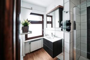 a bathroom with a sink and a window at Ferienwohnung Elb-Aue in Burg bei Magdeburg