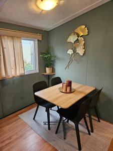 a dining room with a wooden table and chairs at Olm29 Vakantiewoning in het Drents Friese Wold vlakbij Diever Zwembad, Animatie, Restaurant, Wandelen, Natuur in Oude Willem +24 photos