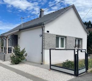 a white house with a fence in front of it at Angyalkert in Balatonszárszó